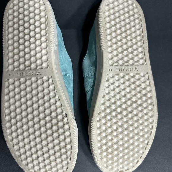 VIONIC Teal Suede Sneakers size 6 pre owned Exellent condition. - Picture 6 of 8